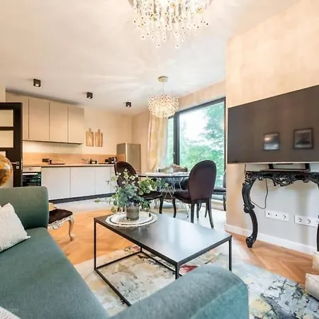 Around The Globe Apartment Warna