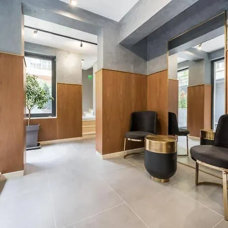 Around The Globe Apartment Warna