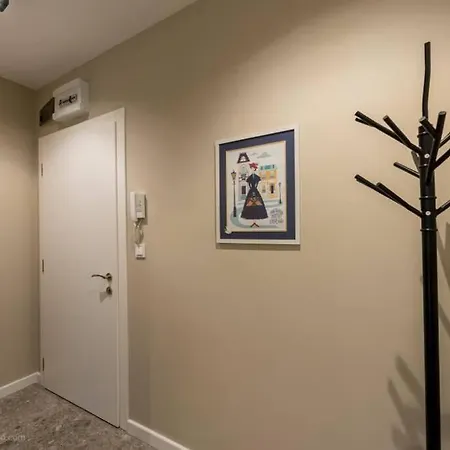 Apartment Around The Globe